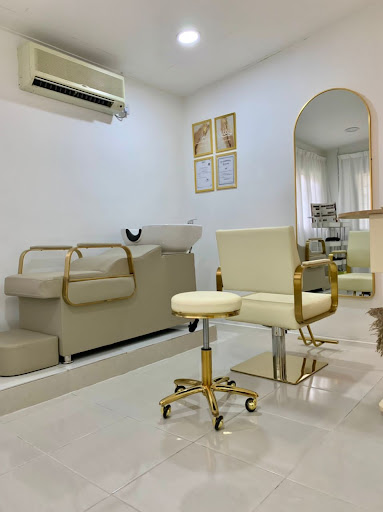 Nazia Elen Saloon