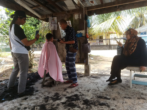 Kedai Gunting Pak Ngoh Daud ( RM 3.00 ) Kedai Gunting Pak Ngoh Daud ( RM 3.00 )