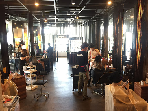 DeReve Saloon DeReve Saloon