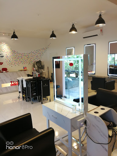 TUFT HAIR STUDIO TUFT HAIR STUDIO