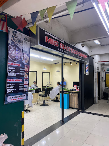 Mis Barbershop (Kedai Gunting Rambut Lahad Datu) Mis Barbershop (Kedai Gunting Rambut Lahad Datu)