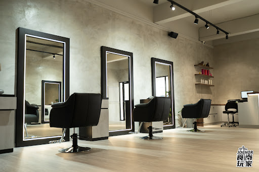 Double U hair studio 拾艺重生 Double U hair studio 拾艺重生