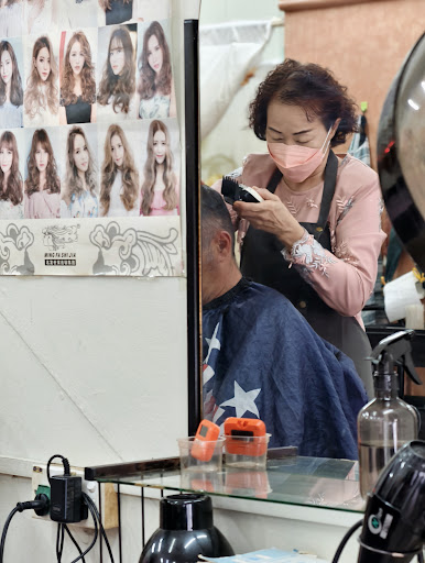 Kedai Keriting Rambut & Persolekan Perfect Kedai Keriting Rambut & Persolekan Perfect