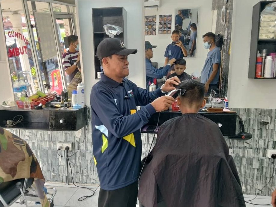 Kadai Gunting Rambut Yayasan 1 kadai gunting rambut yayasan